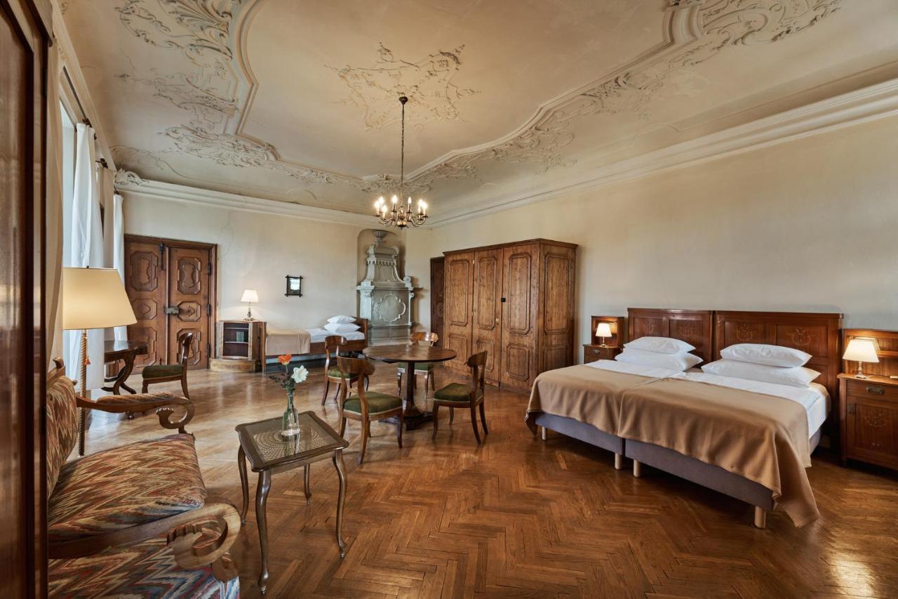 Schloss *